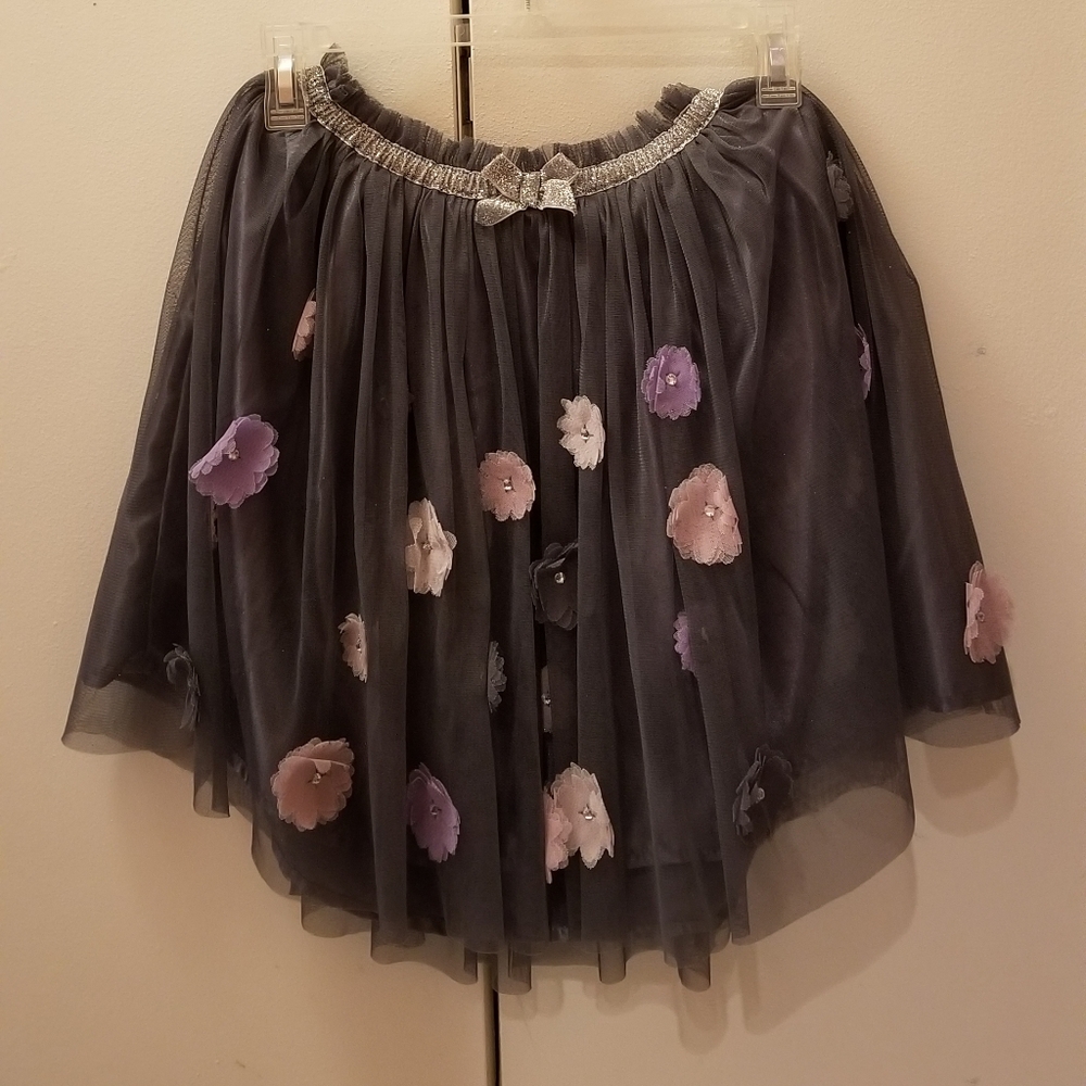 Girls' grey skirt with flowers design
